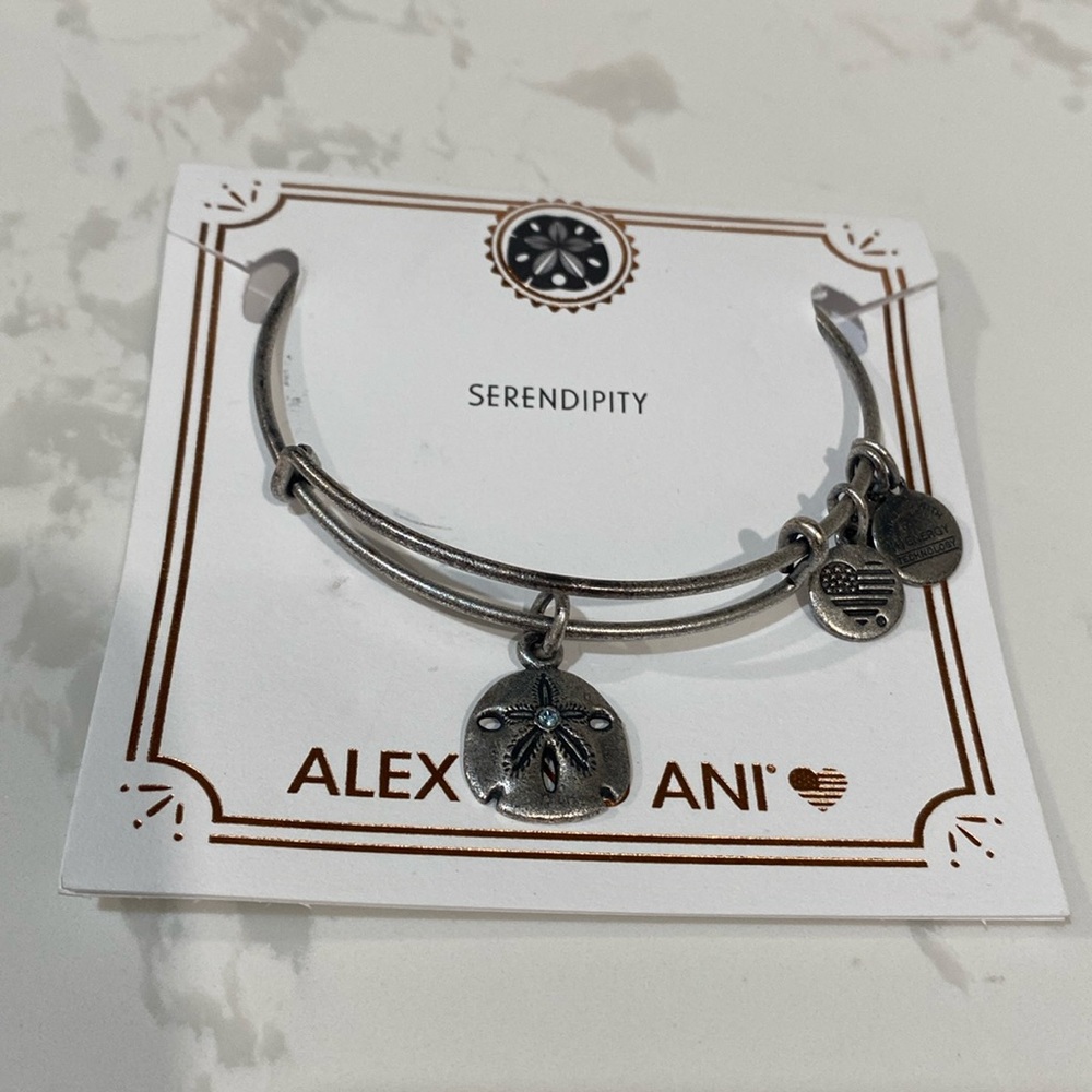NWT Alex and Ani Serendipity Swarovski Crystal Sand Dollar Charm Bracelet ⭐️🌊✨